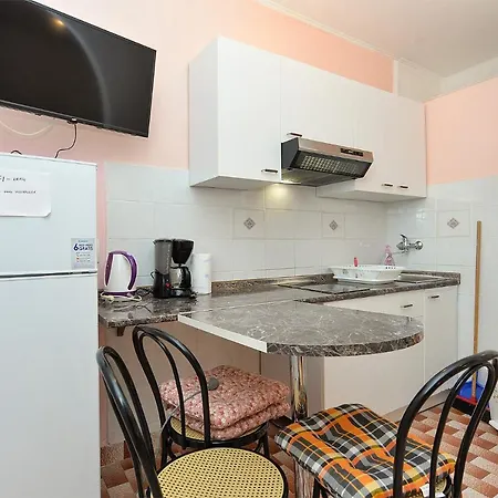 Apartment Plominska 938 *