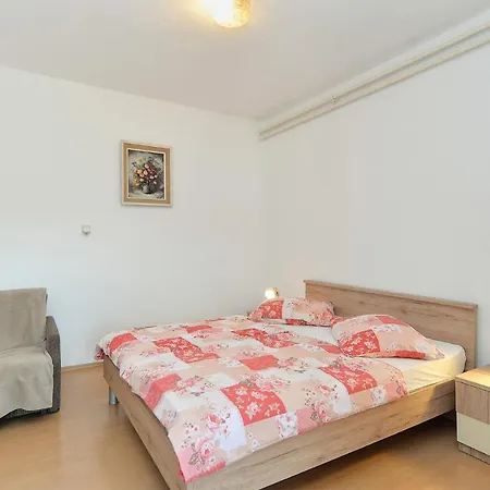 Apartment Plominska 938
